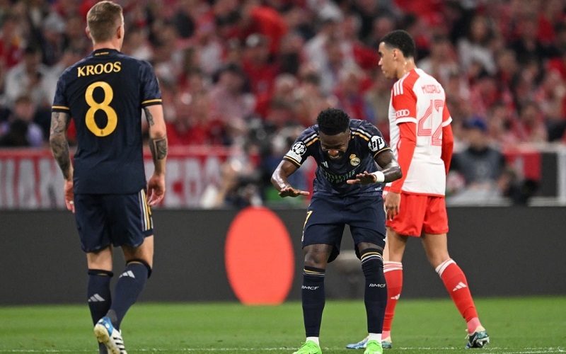 2 Cúp Quốc gia (cùng Bayern Munich)