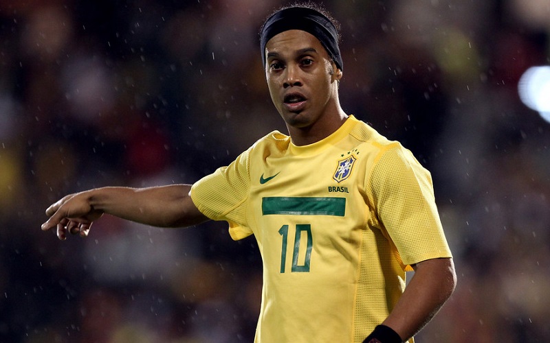 Anh trở về Brazil chơi cho Flamengo và Atlético Mineiro