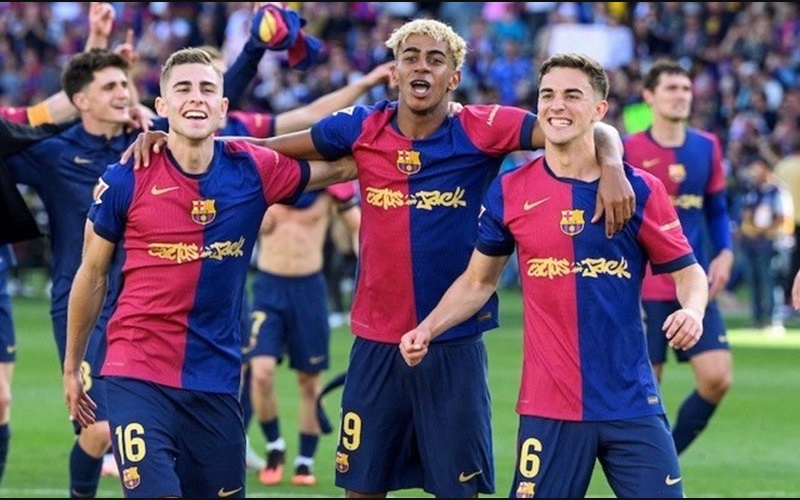 Barca được VAR “cứu rỗi”