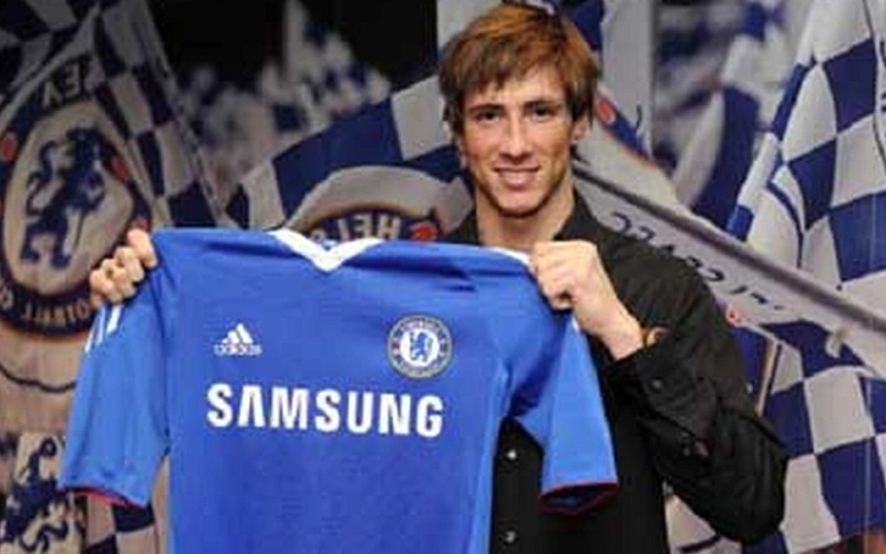 Chuyển nhượng kỷ lục 50 triệu bảng sang Chelsea (2011)