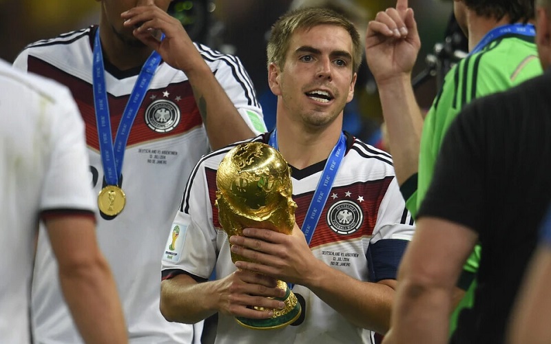 Hình ảnh Lahm nâng cao cúp vàng World Cup 2014