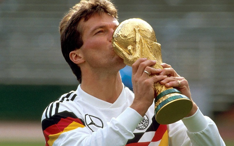 Tham dự 5 kỳ World Cup và còn là đội trưởng của đội tuyển Tây Đức