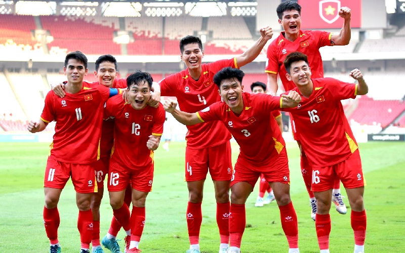 U23 Việt Nam gọi “binh đoàn” từ nhóm đua trụ hạng