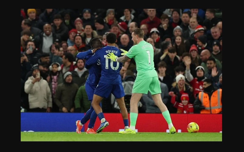 Xô xát hy hữu ở trận MU – Everton