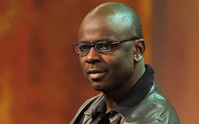 chuyển hướng sang các hoạt động chính trị và xã hội