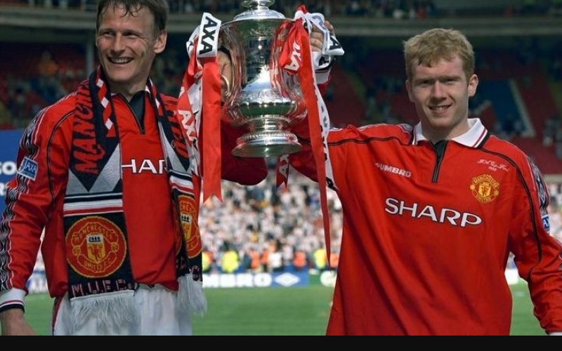 giúp MU giành chức vô địch Premier League mùa 2012/13