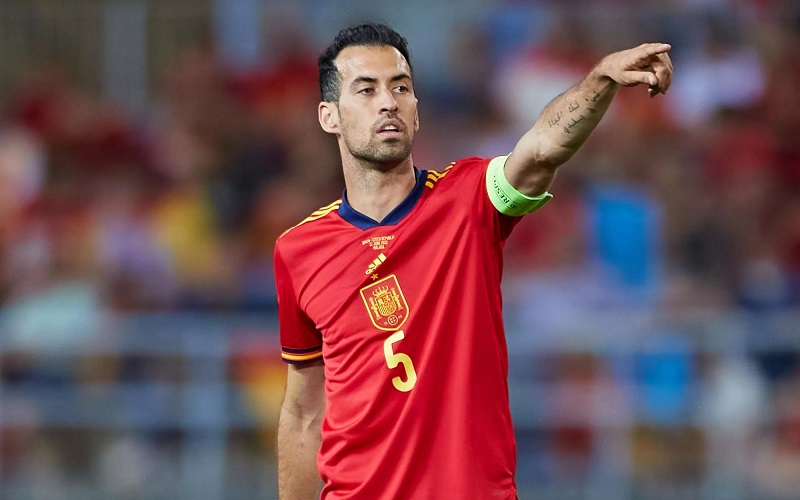 là một trong những tiền vệ phòng ngự xuất sắc nhất lịch sử bóng đá