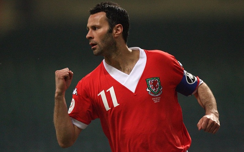 tại Olympic 2012, Giggs được chọn làm đội trưởng của đội tuyển Vương quốc Anh