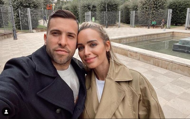 thường chia sẻ khoảnh khắc đời thường bên vợ con và những người bạn thân thiết